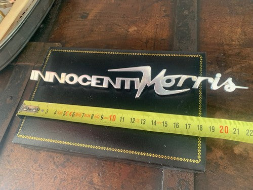 Armes Innocenti Voiture Morris Écrit Emblème Orrnement Logo Fer F 