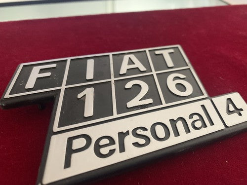 🔴 FIAT 126 PERSONAL 4 stemma AUTO emblema fregio logo CON PERNI vintage