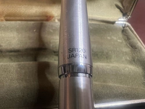 🔴 PENTEL Excalibur Chrom-Rollerball-Stift mit Federmäppchen 