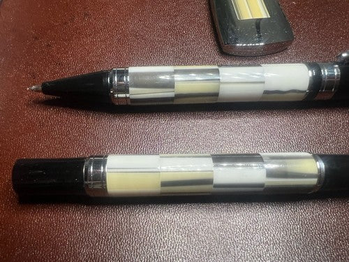 🔴 Lackierter Kugelschreiber und Rollerball-Stift mit Schlüsselanhänger und Geschenkbox 