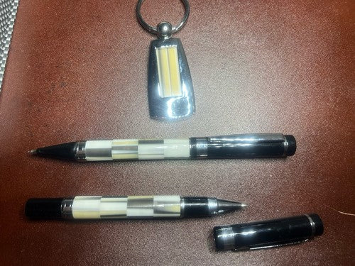 🔴 Lackierter Kugelschreiber und Rollerball-Stift mit Schlüsselanhänger und Geschenkbox 