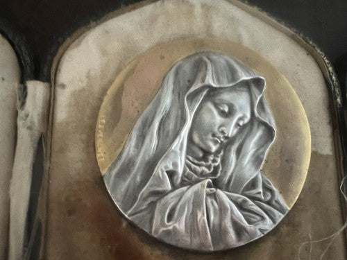 🔴 DESVERGNES Madonna medaglione metallo cesellato RILIEVO base di pelle vintage