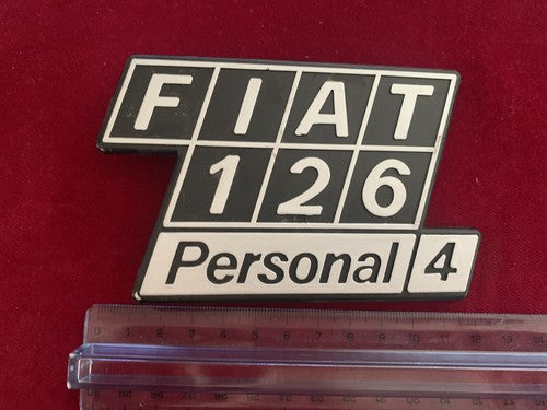 🔴 FIAT 126 PERSONAL 4 stemma AUTO emblema fregio logo CON PERNI vintage