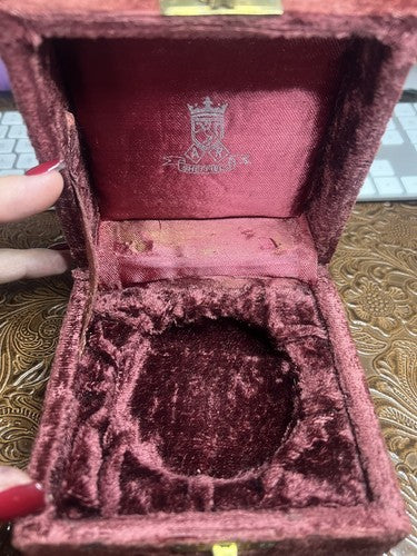 Sheffield Box IN Velvet Burgundy Hollow Internal Diameter 7 CM