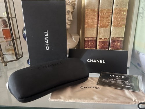 Brillenetui CHANEL Scheide Garantiehinweise gegen Box voll 