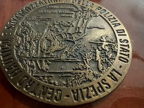 Wappen der Staatspolizei, Taucherschild, Holz-Metall-Relief H 15 