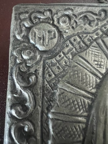 🔴 Madonna mit Kind, heilige Ikone, gemeißeltes Metall, bemalter Holzsockel, Vintage 