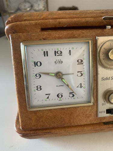 🔴 INNO-HIT Radiowecker für Schreibtisch und Nachttisch, Vintage-Lederausstattung 
