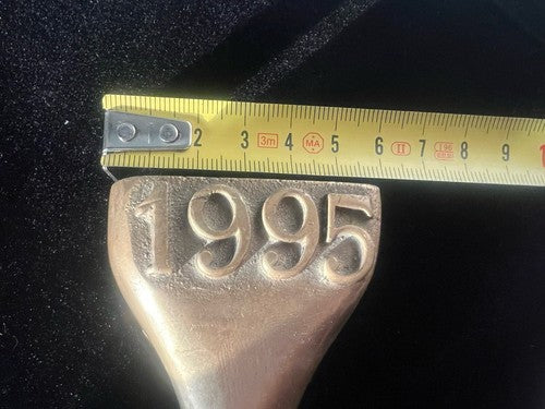 Briefbeschwerer, 1995, Messing, massiv, dimensional, Sattelform, Tisch, Schreibtisch, Vintage 
