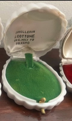 Cases Rings Celluloid Seashells Closing Button Green Red Vintage '50