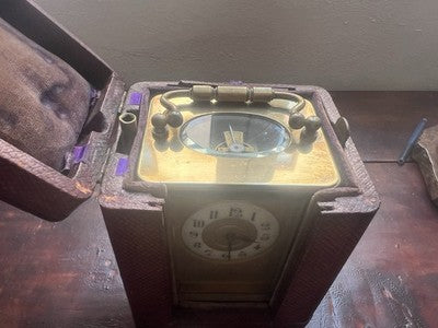 🔴 Antike französische Reiseuhr mit Handaufzug, Capuchin, 19. Jahrhundert