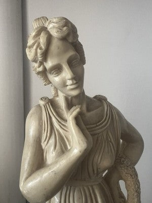 🔴 Griechische Göttinnenstatue, Marmorstaub, RB-verarbeitete Drapierungen, Höhe 44 cm, Italien, Vintage