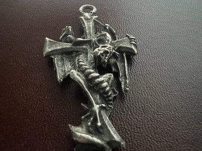🔴 Croce DRAGO ALATO metallo a bassorilievo L 2,7 h 5,2 centimetri