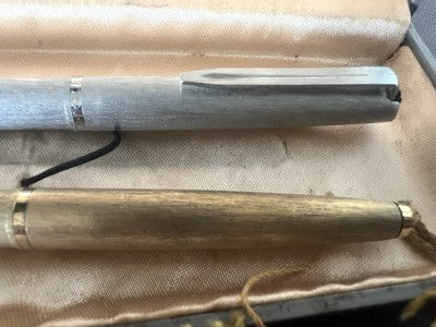 Stylo AURORA 98 Chrom und Gold mit neu geschriebenen 2 Stylos 