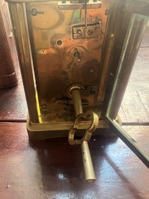 🔴 Antike französische Reiseuhr mit Handaufzug, Capuchin, 19. Jahrhundert