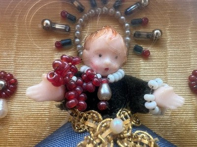 Ex Vote Enfant Gesù ' de Cire Avec Vêtements Décorés Main Vintage Original