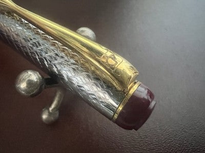 André Denis Stylo-Plume Sphère Guilloché Profils Doré Bordeaux Élégant Vintag