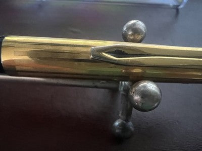 AURORA Pen 98 Black Resin Tapa De Metal Dorado Escribe Vintage A 