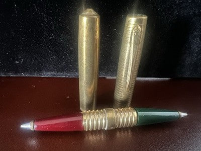 Amerikanischer Stylo-Plume à Bille Double Face Rouge Vert Métal Doré Couleur Vintage 