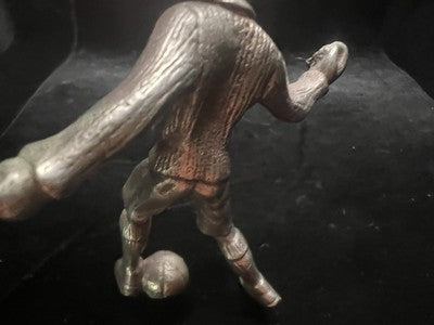 🔴 Mascot emblema ragazzo con pallone trofeo scolpito metallo vintage