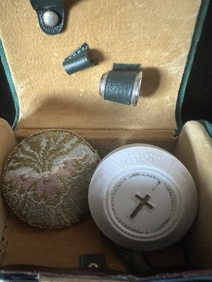 Set Sewing Holy Rosary Meter Thimble Needle Threaders Travel Pouch Vintage
