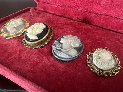 Italienische Cameos-Halskette, Anhänger, Brosche, Anhänger aus Natursteinen, 4 Stück, Vintage 