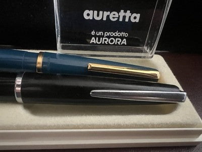 Auretta Füllfederhalter, schwarz-blaue Federn (M) und F, mit Tintenpatronen, Vintage 1970 