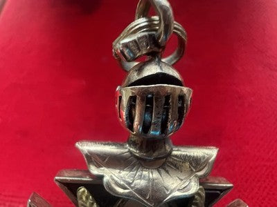 Kreuzanhänger der Freimaurer, vergoldet, Adler der Bruderschaft, antik 