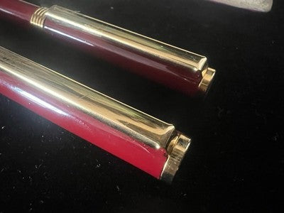 🔴 Vintage NOS roter Lackpatronen- und Kugelschreiber mit Goldverzierungen 