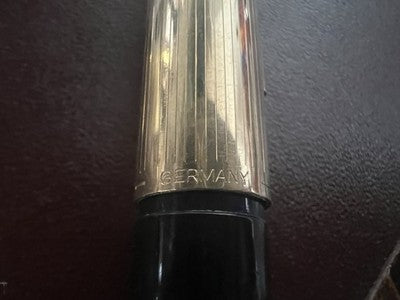 PELIKAN 30 Schwarzer Füllfederhalter, vergoldete Kappe, 14-Karat-Goldfeder F 