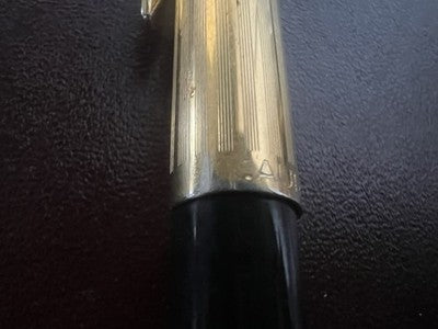 AURORA Bolígrafo 98 Resina Negra Tapa De Metal Dorado Escribe Vintage A