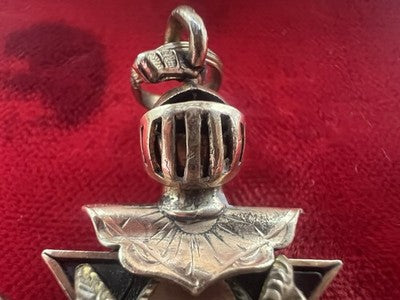 Kreuzanhänger der Freimaurer, vergoldet, Adler der Bruderschaft, antik 