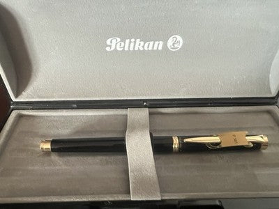 PELIKAN Fountain Pen P381 Black 14 KT Gold Nib Vintage NOS