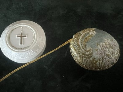 Set Sewing Holy Rosary Meter Thimble Needle Threaders Travel Pouch Vintage