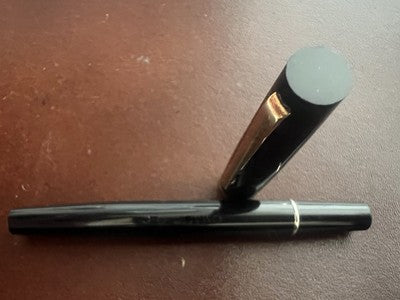 Grand-Mère Stylo-Plume Stylo à Plume Studio C Corps Et Capuche Parties D Pièce