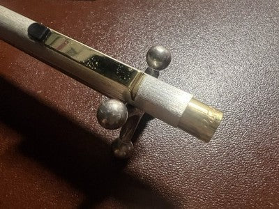 PELIKAN Stratos Kugelschreiber, satiniertes Chrom mit Vintage-Knopf 