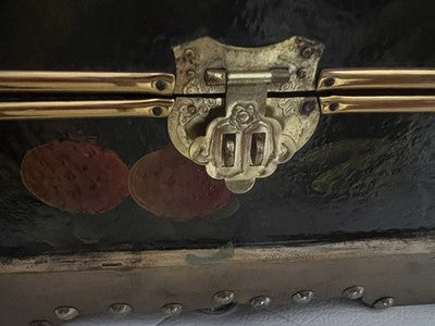 🔴 Scatola scrigno legno dipinto borchie e manici da lucchetto vintage A