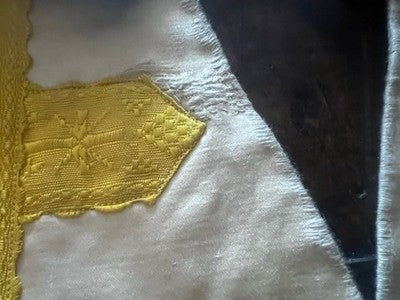 🔴 Stola liturgica bianca con croci dorate e frange vintage