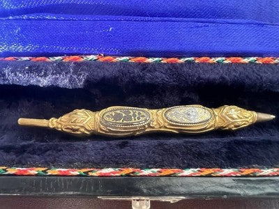 🔴 Penna sfera metallo dorato bassorilievi miniature smaltate antica RARA 1800