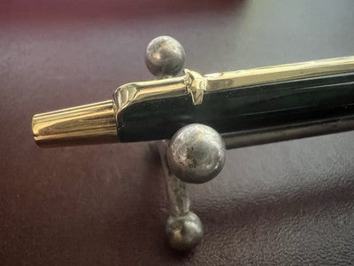 Garantie für den Caran d'Ache Madison Kugelschreiber in Grünlack-Marmor-Optik 