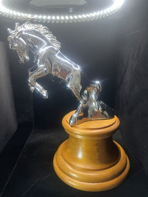 🔴 Ford MUSTANG mascotte auto metallo cavallo galoppo badge trofeo vintage h 27