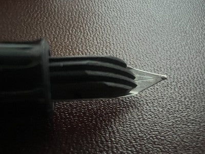 🔴 PELIKAN 120 penna stilografica verde nera a pistone oblò pennino F scrive