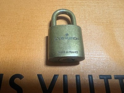 🔴 LOUIS VUITTON lucchetto originale dorato n 313 senza chiave da chiedere