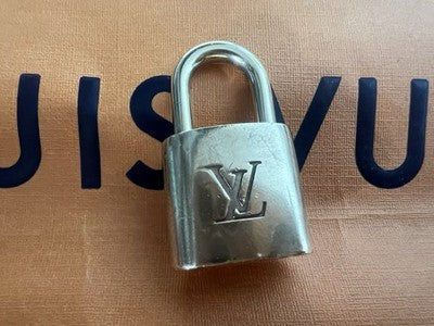 🔴 LOUIS VUITTON lucchetto originale dorato n 318 senza chiave da chiedere