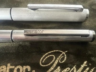 Stylo Plume und Stylo À Bille Chromés Avec Étui Et Cartouches 