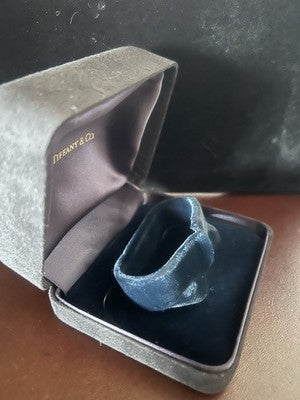 TIFFANY &amp; CO Boîte Pour Montre-Armband aus starrem Velours in den Winkeln von Arrondissement 