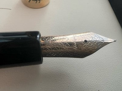 🔴 MONTEGRAPPA Manager Füllfederhalter in Schwarz mit vergoldeten Zierteilen und M-Feder 