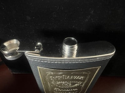 JACK DANIEL'S Flasque Acier 8 OZ Enduite Cuir Avec Plaque Métal