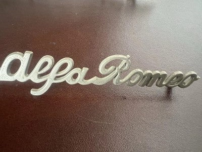 Alfa Romeo Dauphine Wappen Autoemblem Friesplatte Metall 2 Stück Vintage 