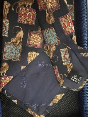 🔴 SALVATORE FERRAGAMO cravatta seta blu animali leoni ghepardi elefanti vintage